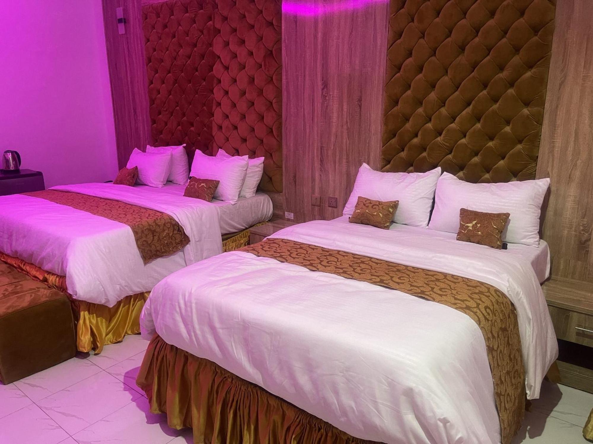 Umuahia Murphy'S Mansion Resort מראה חיצוני תמונה